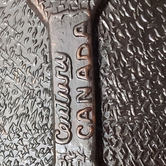 Century Canada, Walker Special Old Rye Whiskey Metal Belt Buckle . - Picture 3 of 8